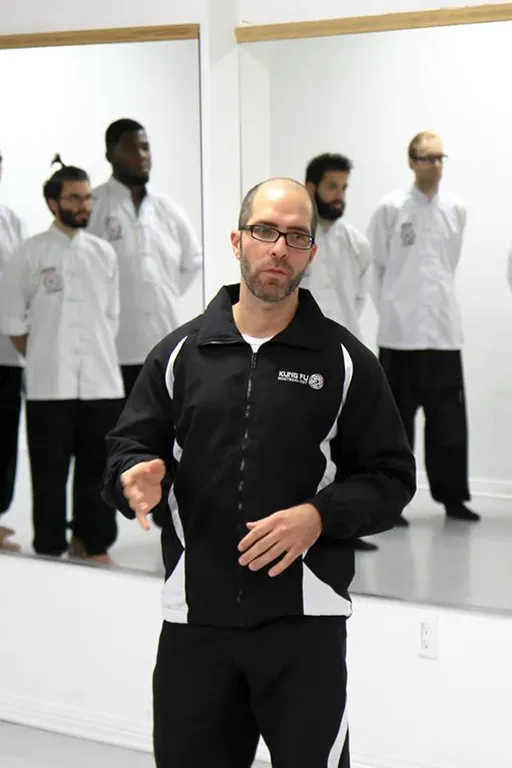 Sifu Yannick Gravel devant les élèves