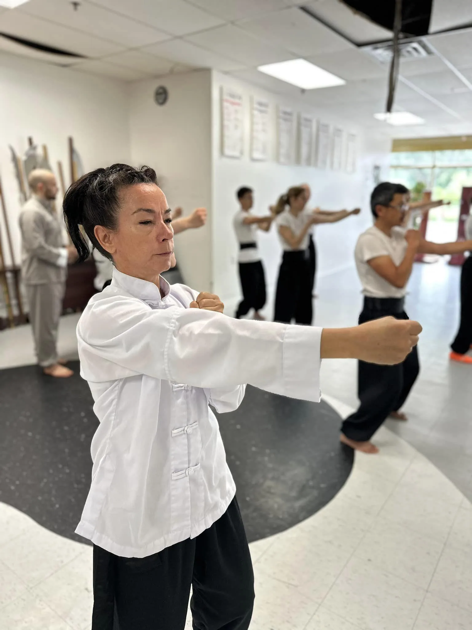 Instructrice en garde de Wing Chun